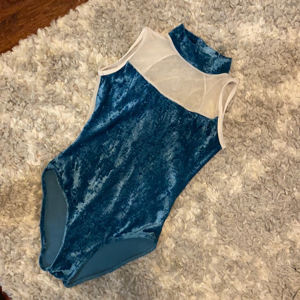 Medium Yumiko “Camila” style with velvet and mesh
